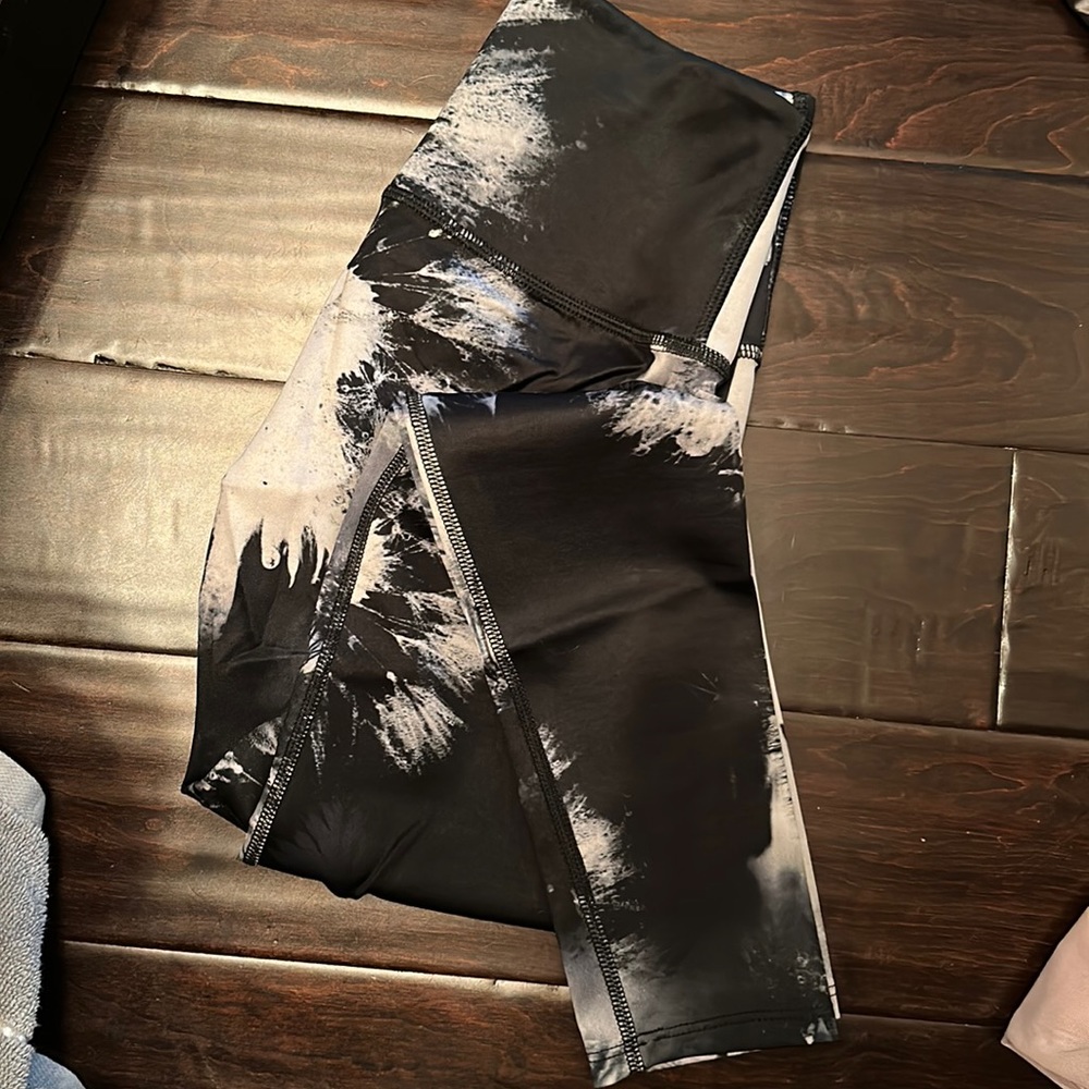 Noli yoga pants S with a flower print